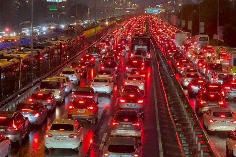 İstanbul'da trafik yoğunluğu y&uuml;zde 83'e ulaştı
