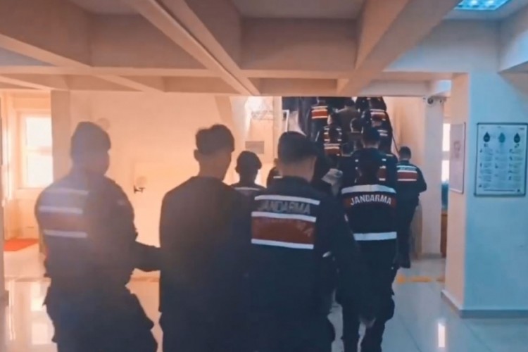 Giresun merkezli 12 ilde siber dolandırıcılık operasyonu; 25 tutuklama 