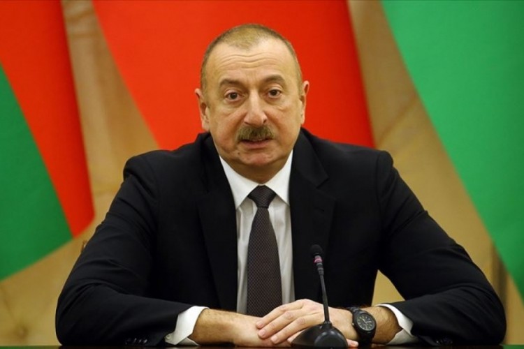 Aliyev, Eintracht Frankfurt'u mağlup eden Karabağ'ı kutladı, hakemi eleştirdi 