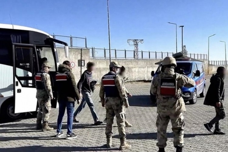 Bakan Yerlikaya duyurdu; 19 kişi yakalandı