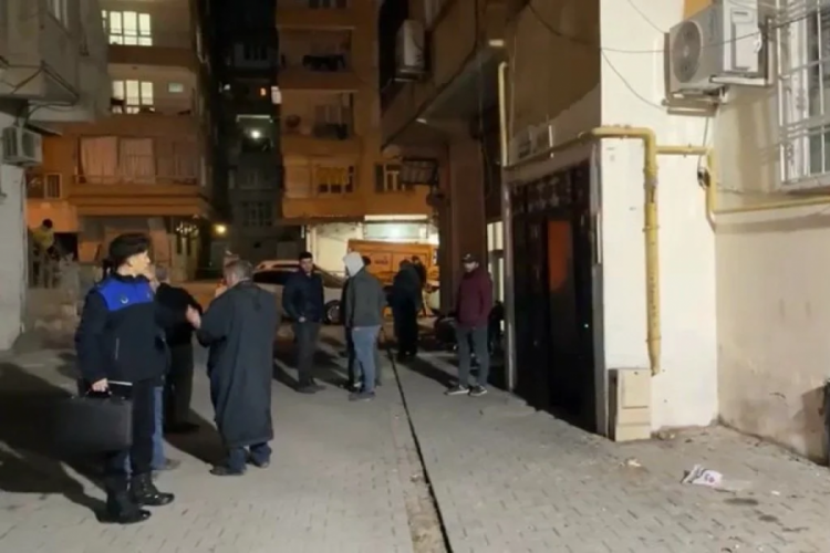 Kolonlardan ses iddiası: 6 katlı apartman tahliye edildi