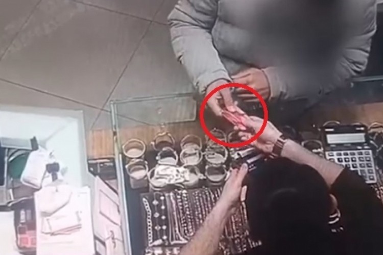 Kedilere mama vermek istemişti, binlerce lira dolandırıldı