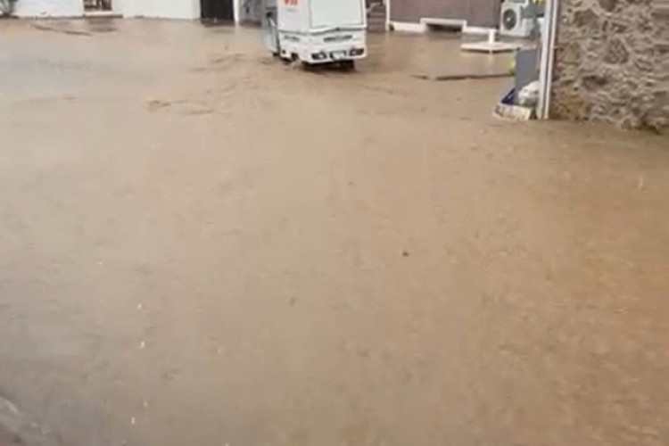Bozcaada'da sokaklar g&ouml;le d&ouml;nd&uuml;