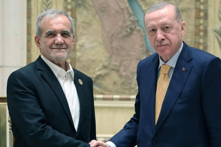 Cumhurbaşkanı Erdoğan, Pezeşkiyan ile g&ouml;r&uuml;şt&uuml;
