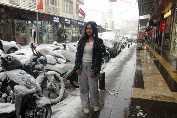 Kilis'te kar yağışı etkili oluyor