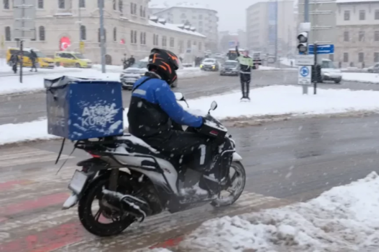 Sivas'ta motokuryelerin trafiğe &ccedil;ıkması 1 g&uuml;n s&uuml;reyle yasaklandı