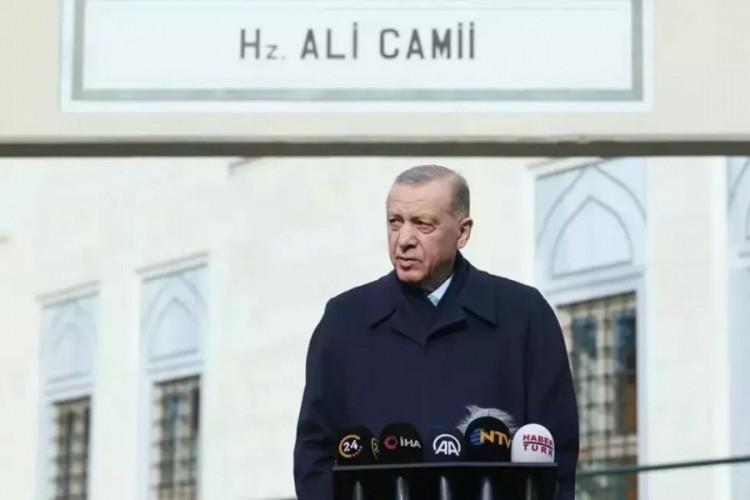 Cumhurbaşkanı Erdoğan, cuma namazını Hz. Ali Camisi'nde kıldı