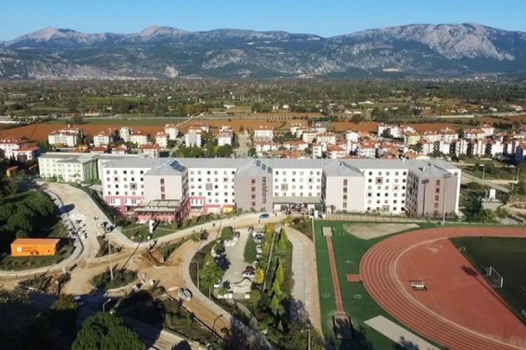 Kamp&uuml;ste 'insan' vahşeti: Derisi y&uuml;z&uuml;lm&uuml;ş halde bulundu...