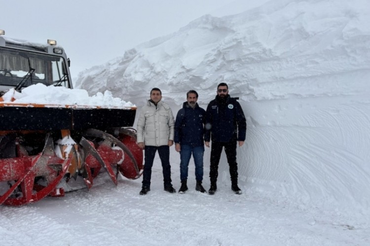 Kar kalınlığı 3,5 metreyi buldu