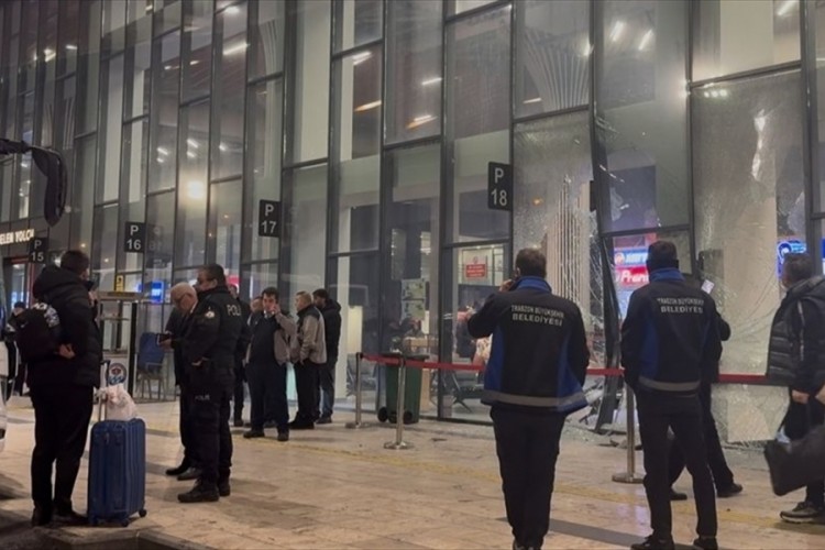 Trabzon'da terminalde otob&uuml;s&uuml;n &ccedil;arptığı &ccedil;ocuk yaralandı