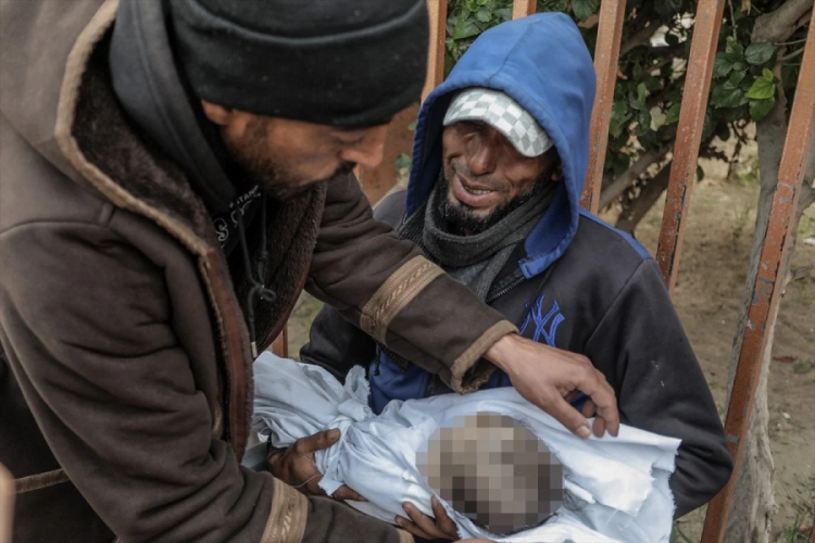 Gazze'de dondurucu soğuklar, bir bebeği daha hayattan k...