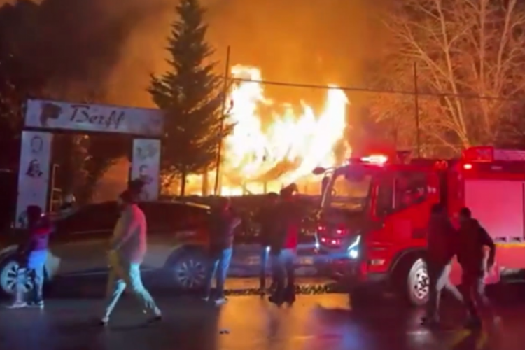 Kafede çıkan yangın korkuttu!