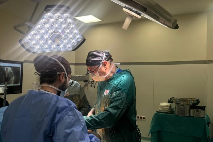 Artroskopik cerrahi ile omuz ağrılarına son