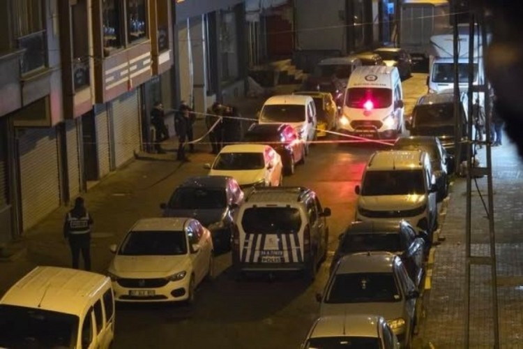 &Ccedil;atı katından d&uuml;şen adam hayatını kaybetti