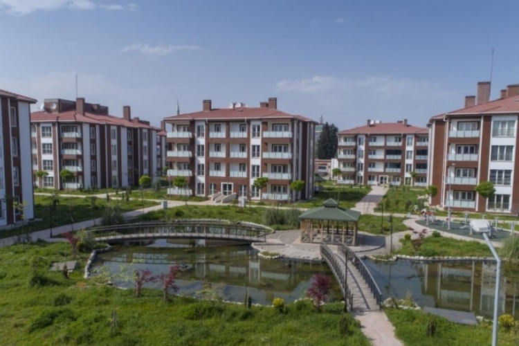Y&uuml;zyılın Konut Projesi'nde kura heyecanı s&uuml;r&uuml;yor: Bu haftanın 9 şehri belli oldu