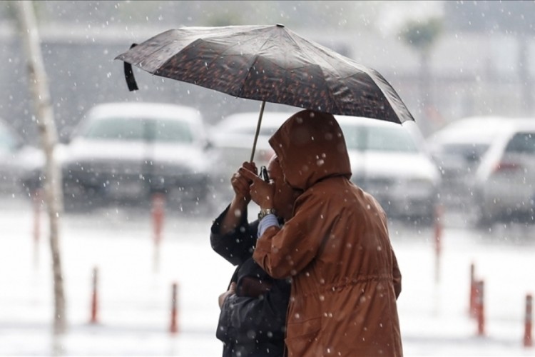 Meteorolojiden bazı b&ouml;lgeler i&ccedil;in fırtına ve sağanak uyarısı