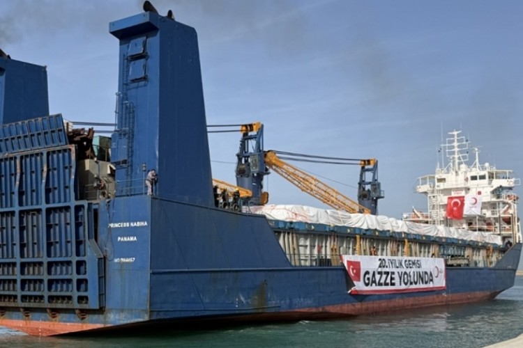 Gazze'ye 1400 tonluk insani yardım taşıyan T&uuml;rk Kızılay gemisi El Ariş limanına ulaştı