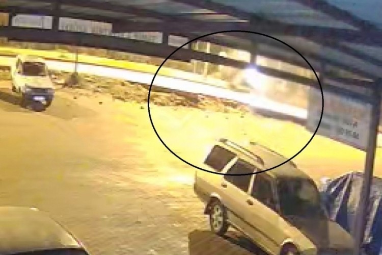 7 aylık bebeğin can verdiği kaza g&uuml;venlik kamerasında