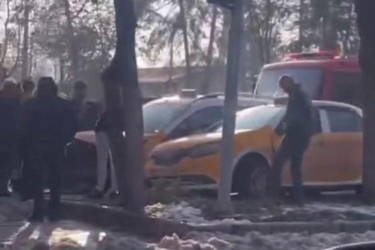 3 taksi &ccedil;arpıştı! Korku dolu dakikalar
