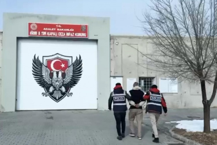 Aranan h&uuml;k&uuml;ml&uuml;, Dilucu Sınır Kapısı'nda yakalandı