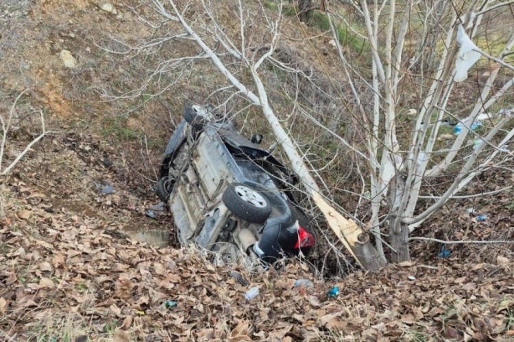 Burdur'da otomobil şarampole devrildi: 4 yaralı