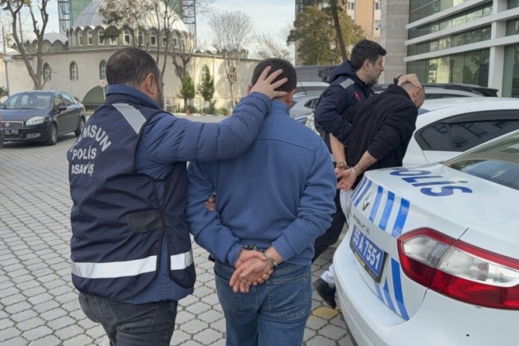 Kahvehanede tartışmada sandalyeden d&uuml;şen şahıs ağır yaralandı