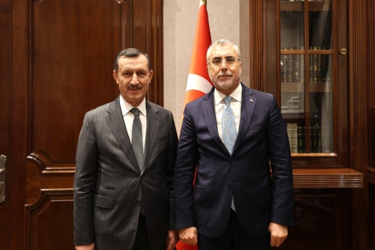 Bakan Işıkhan, T&uuml;rkiye'nin Riyad B&uuml;y&uuml;kel&ccedil;iliği'ni ziyaret etti