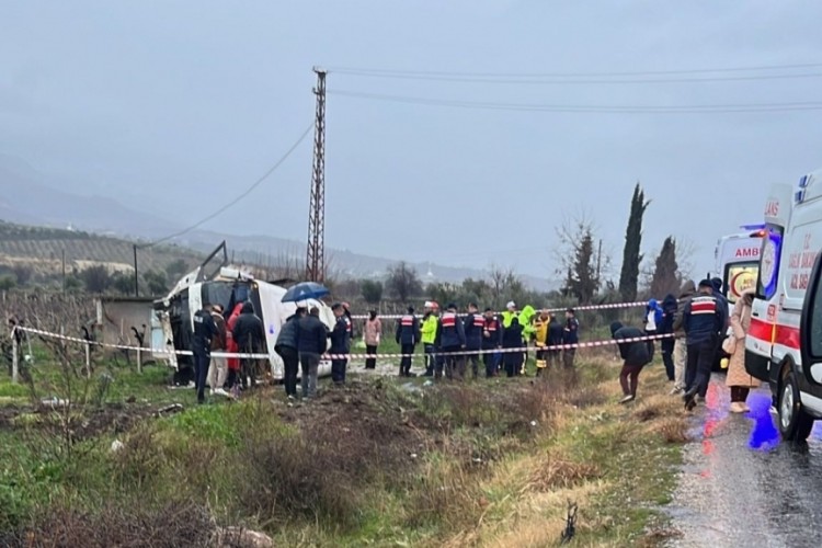Mesaiye giden memurlar &uuml;z&uuml;m bağına u&ccedil;tu; 25 yaralı