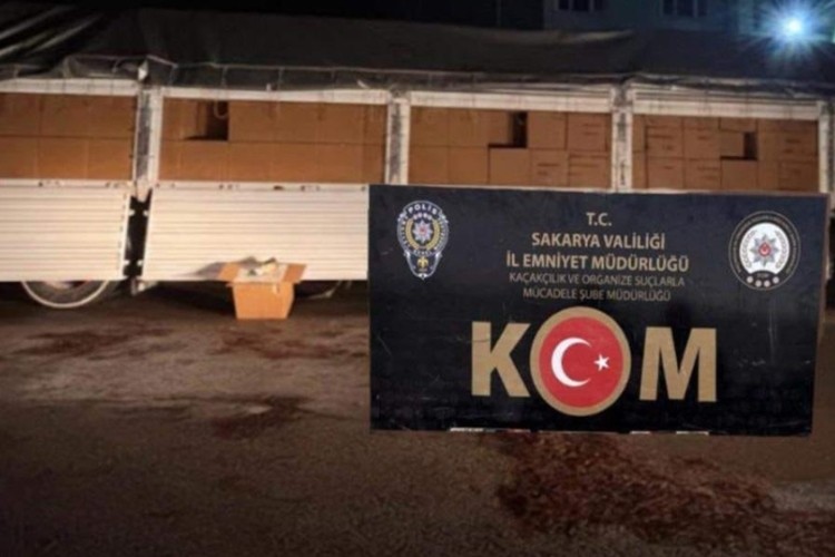 Durdurulan tırda 8 milyon ka&ccedil;ak makaron yakalandı