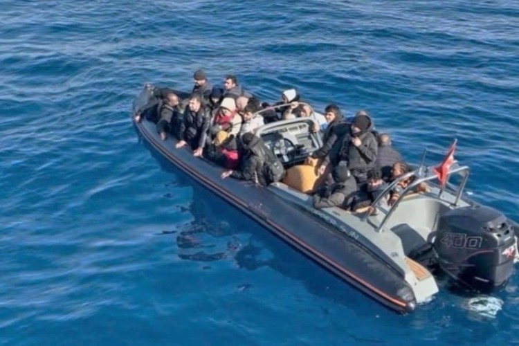 Akdeniz'de Harry Kasırgası sırasında y&uuml;zlerce g&ouml;&ccedil;men &ouml;lm&uuml;ş olabilir