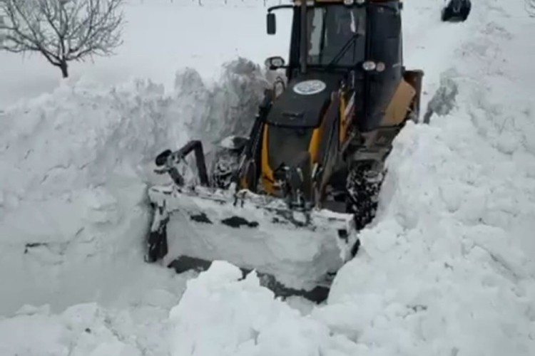 Yoğun kar, vatandaşlara zor anlar yaşattı
