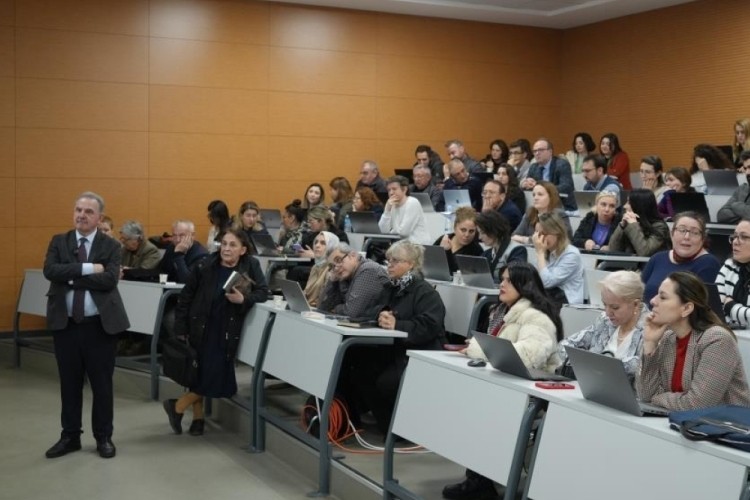 Türkiye'de bir ilk: Öğrenci başarısı artık yapay zeka t...