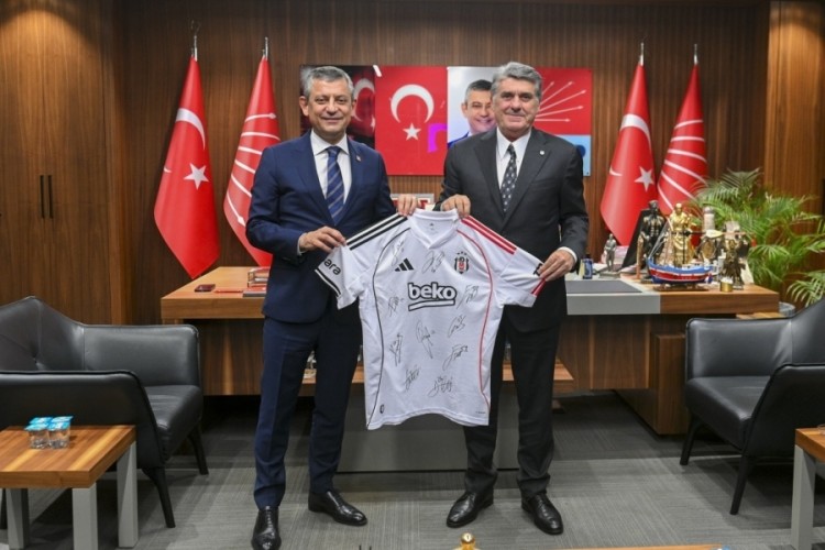 CHP Genel Başkanı Özel, Beşiktaş Kulübü Başkanı Adalı i...