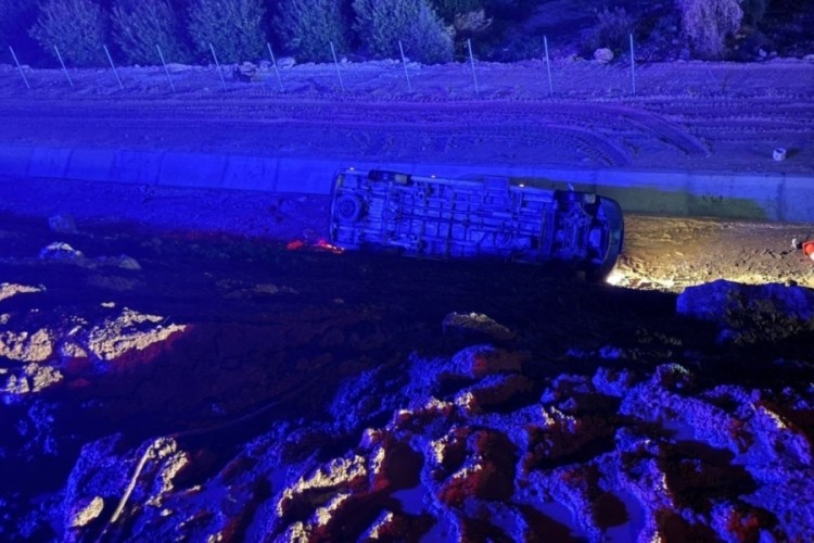 İşçi servisi uçuruma yuvarlandı: 13 yaralı