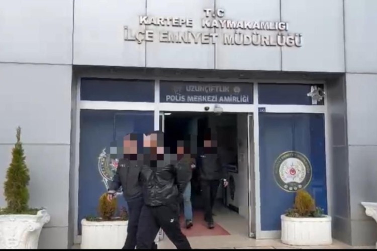 Kocaeli'de 2,85 litre sıvı metamfetamin ele geçirildi