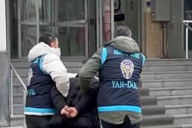 Üç farklı ilde 4 aranması ve 23 yıl kesinleşmiş hapsi b...