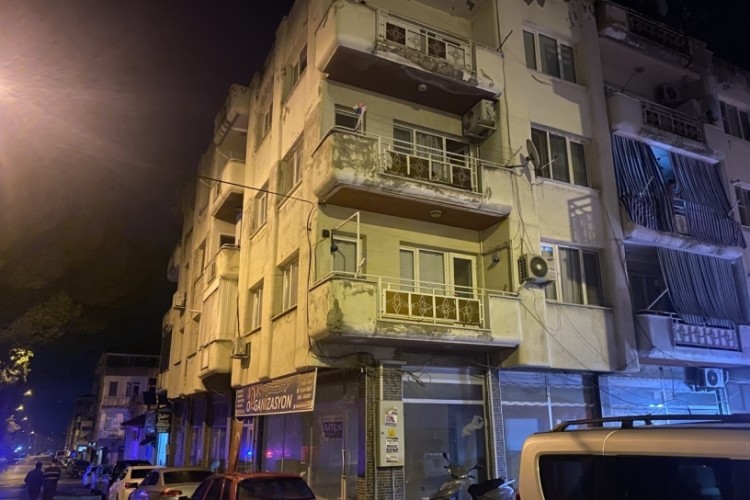 Alaşehir'de ev yangını korkuttu