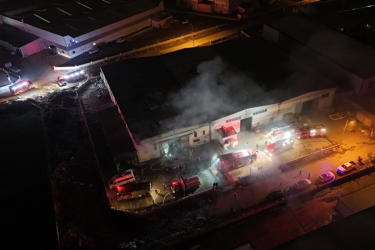 Mobilya fabrikasında korkutan yangın