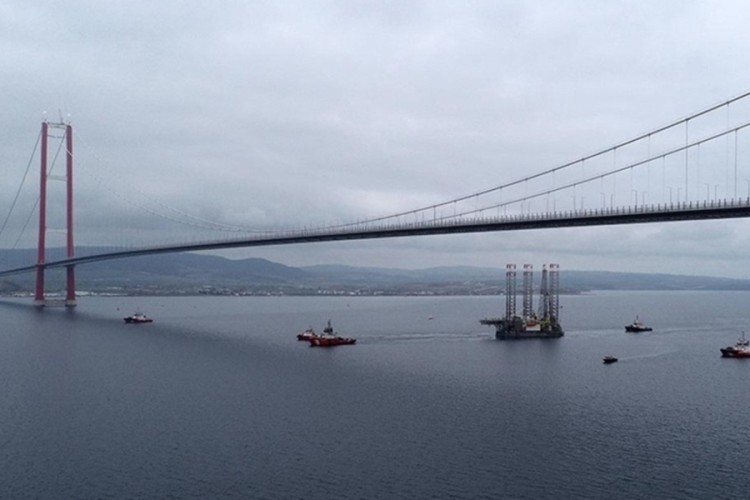 &Ccedil;anakkale Boğazı transit gemi ge&ccedil;işlerine kapatıldı