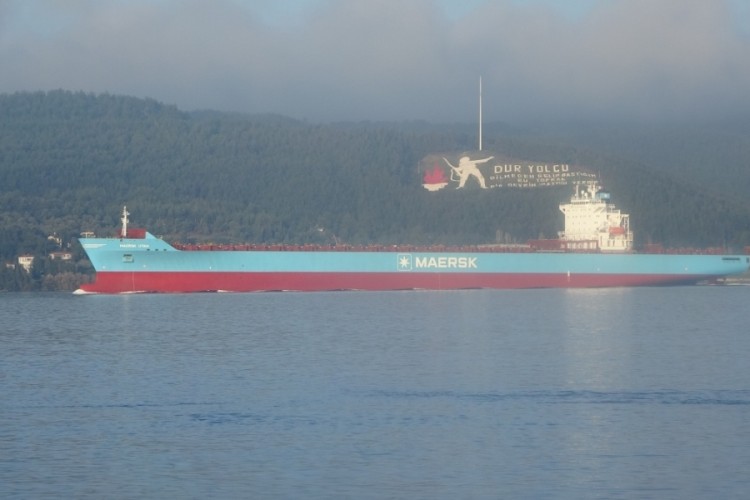 &Ccedil;anakkale Boğazı'nda konteyner gemisi makine arızası yaptı