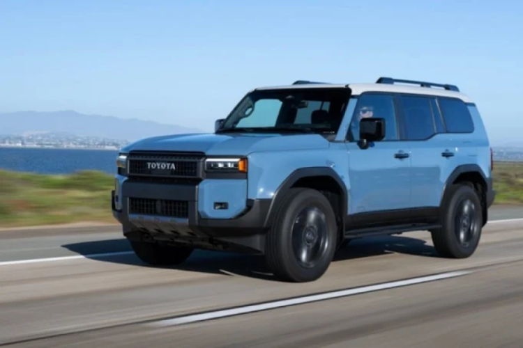 Toyota'dan gizemli paylaşım: Yeni SUV hakkında ilk ipuc...