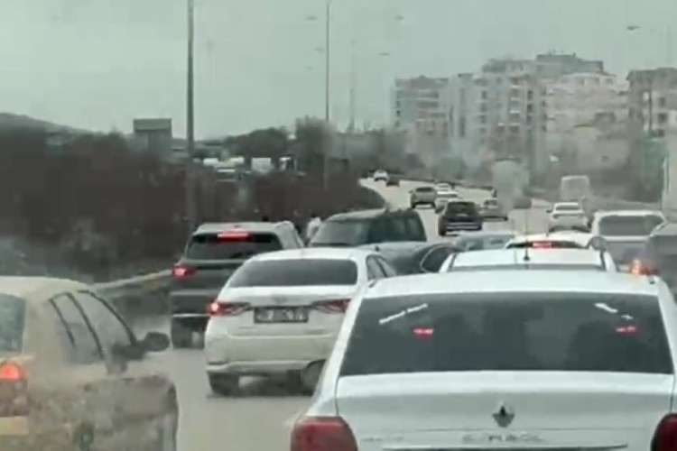 Bursa'da bu kadarına da pes! Tüm trafiği kilitledi