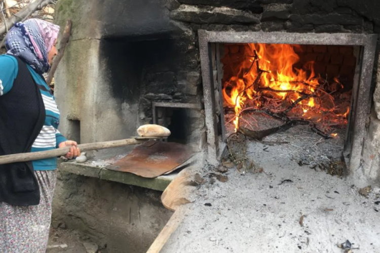 Meşe odununda 3 saatte pişiyor! 30 g&uuml;n bozulmadan taze kalıyor