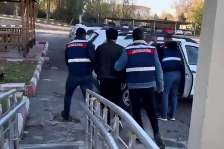 2 ilde uyuşturucu tacirlerine b&uuml;y&uuml;k darbe: 445 ş&uuml;pheli yakalandı