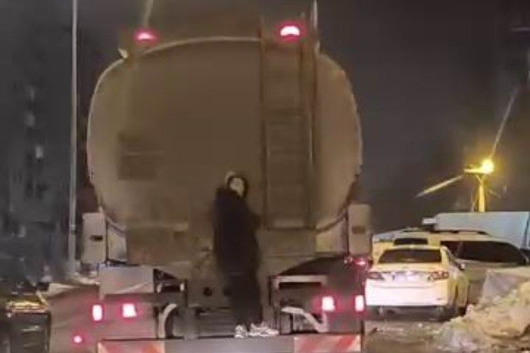 Tanker arkasında tehlikeli yolculuk