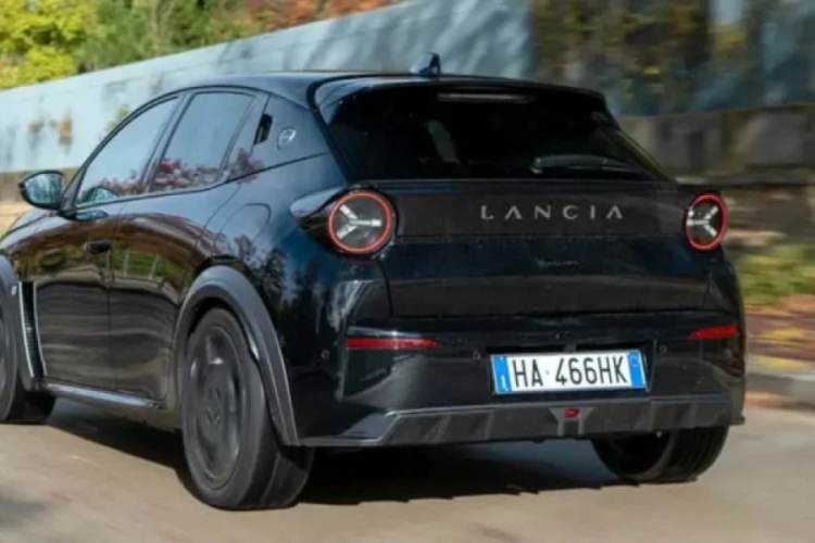 İtalyan otomobil üreticisi Lancia'nın satışları 2025'te...