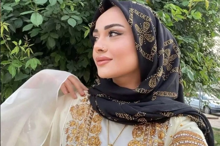 Pınar Cilit, başörtüsünü çıkarıp açık halini iki cümle...