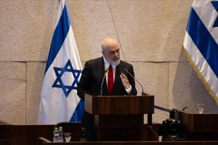 Netanyahu'yu &ouml;vd&uuml;... Milletvekilleri meclisi terk etti!