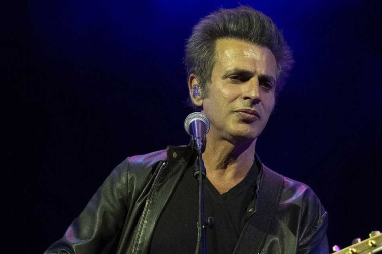 Binlerce kez paylaşıldı: Teoman'ın CV'si sahte çıktı