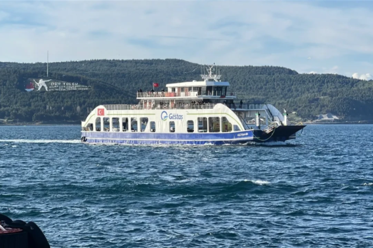 Bozcaada ve G&ouml;k&ccedil;eada feribot seferlerine fırtına engeli!